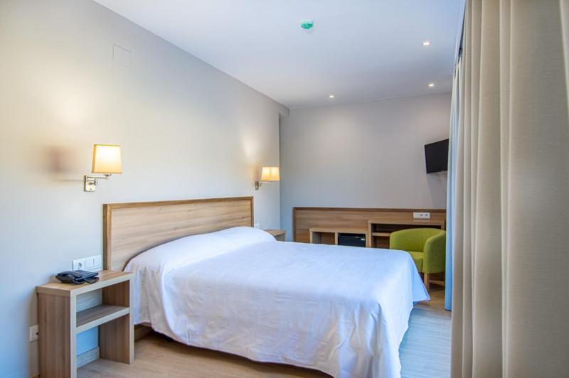 Hotel Jaume D'Urgell Balaguer Bagian luar foto