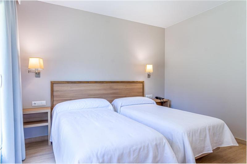 Hotel Jaume D'Urgell Balaguer Bagian luar foto