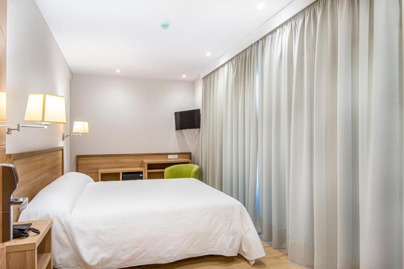 Hotel Jaume D'Urgell Balaguer Bagian luar foto